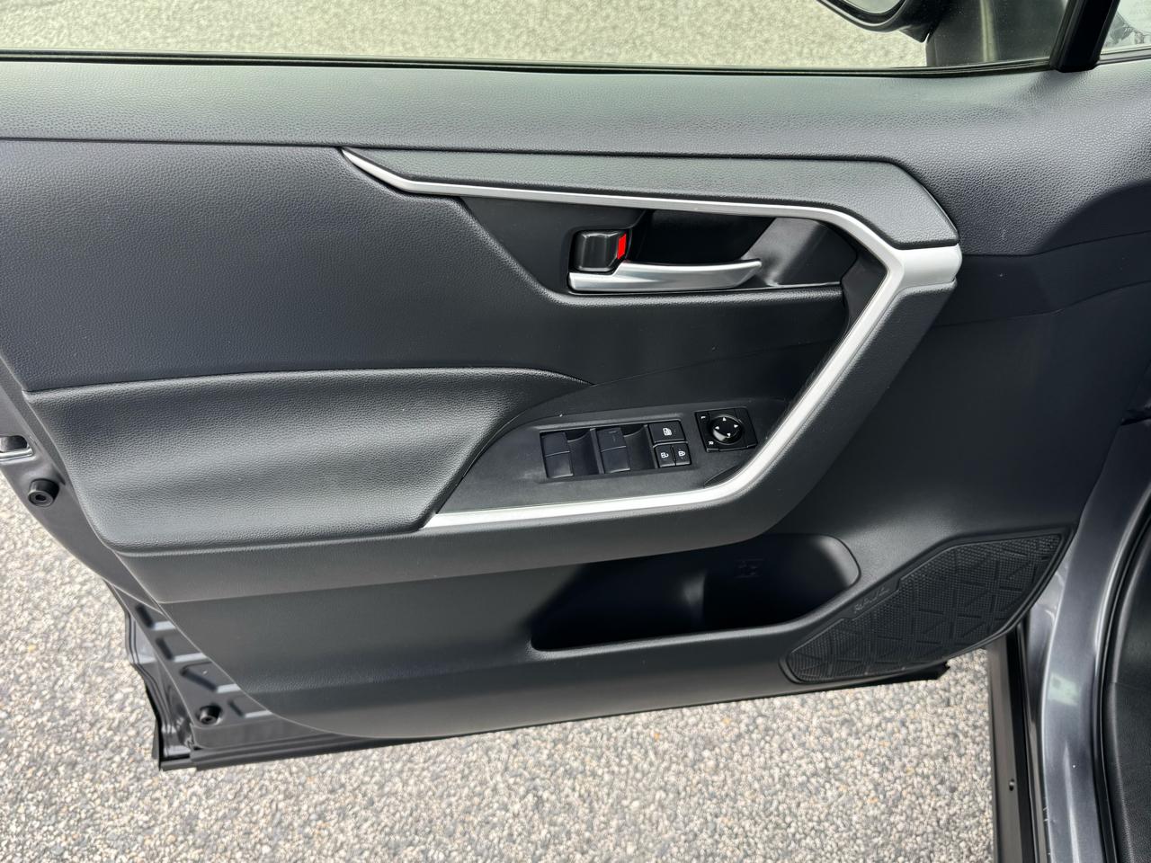 Toyota RAV4 Hybrid XLE AWD (Natl) 2019
