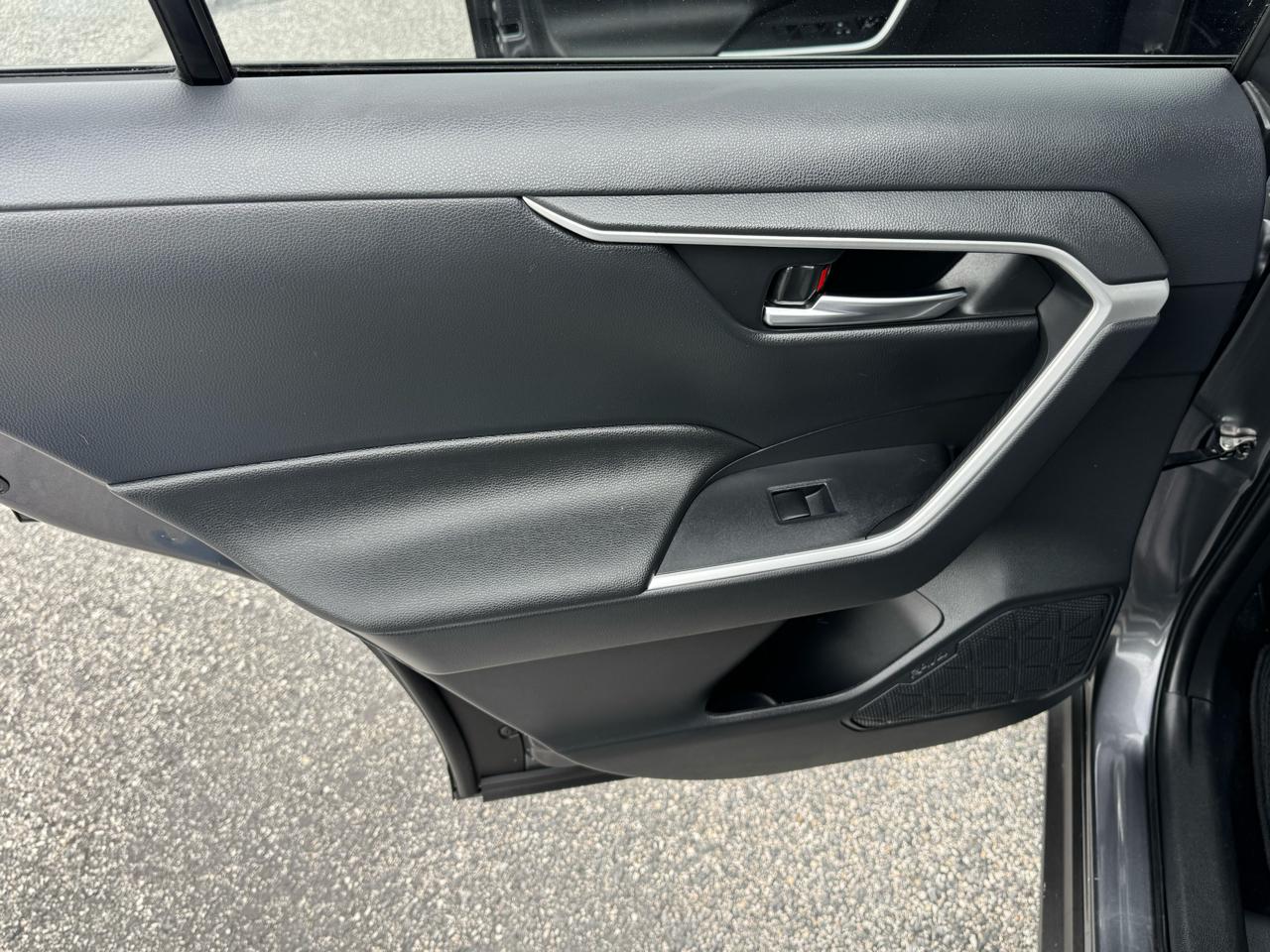 Toyota RAV4 Hybrid XLE AWD (Natl) 2019