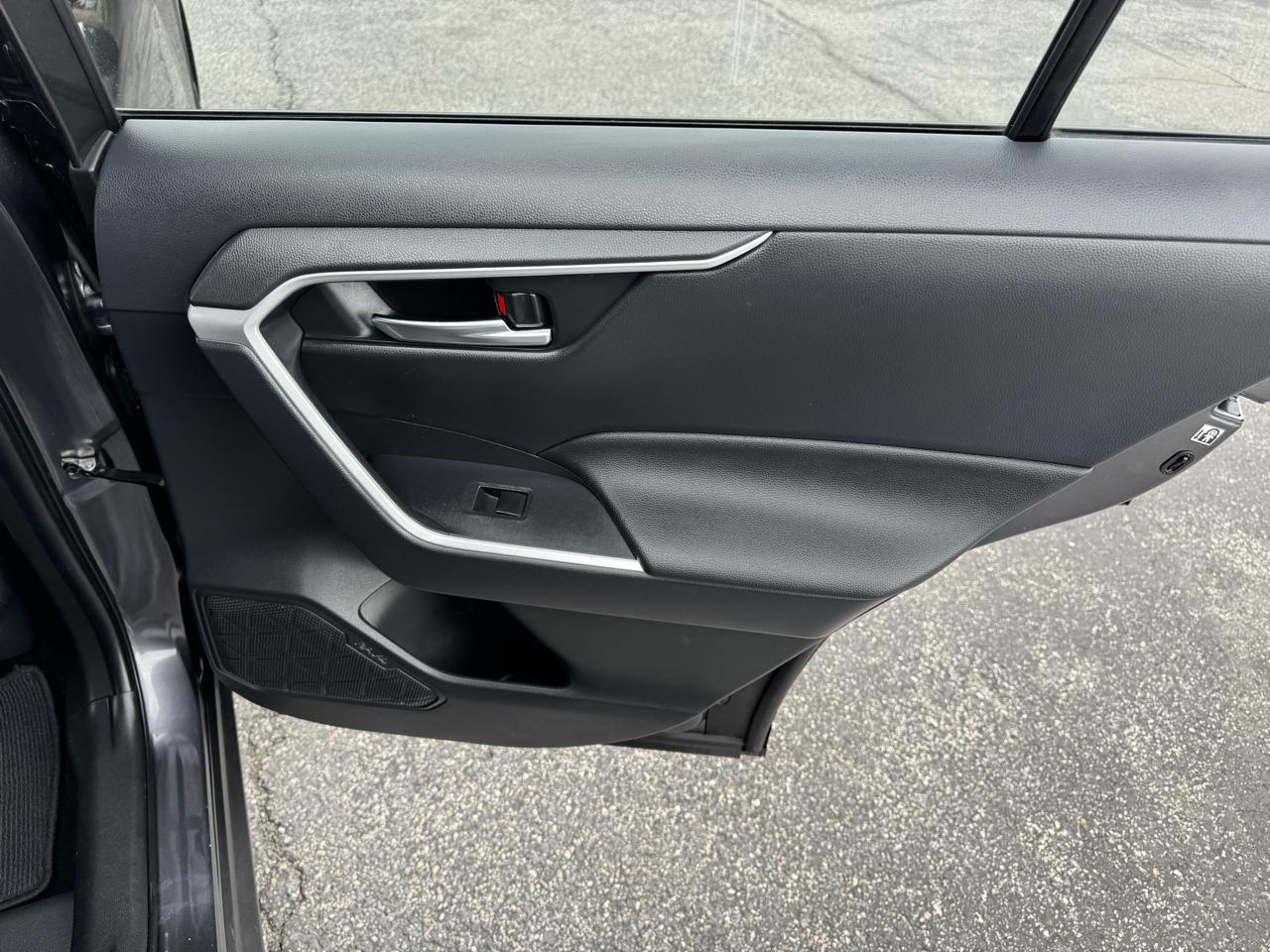 Toyota RAV4 Hybrid XLE AWD (Natl) 2019
