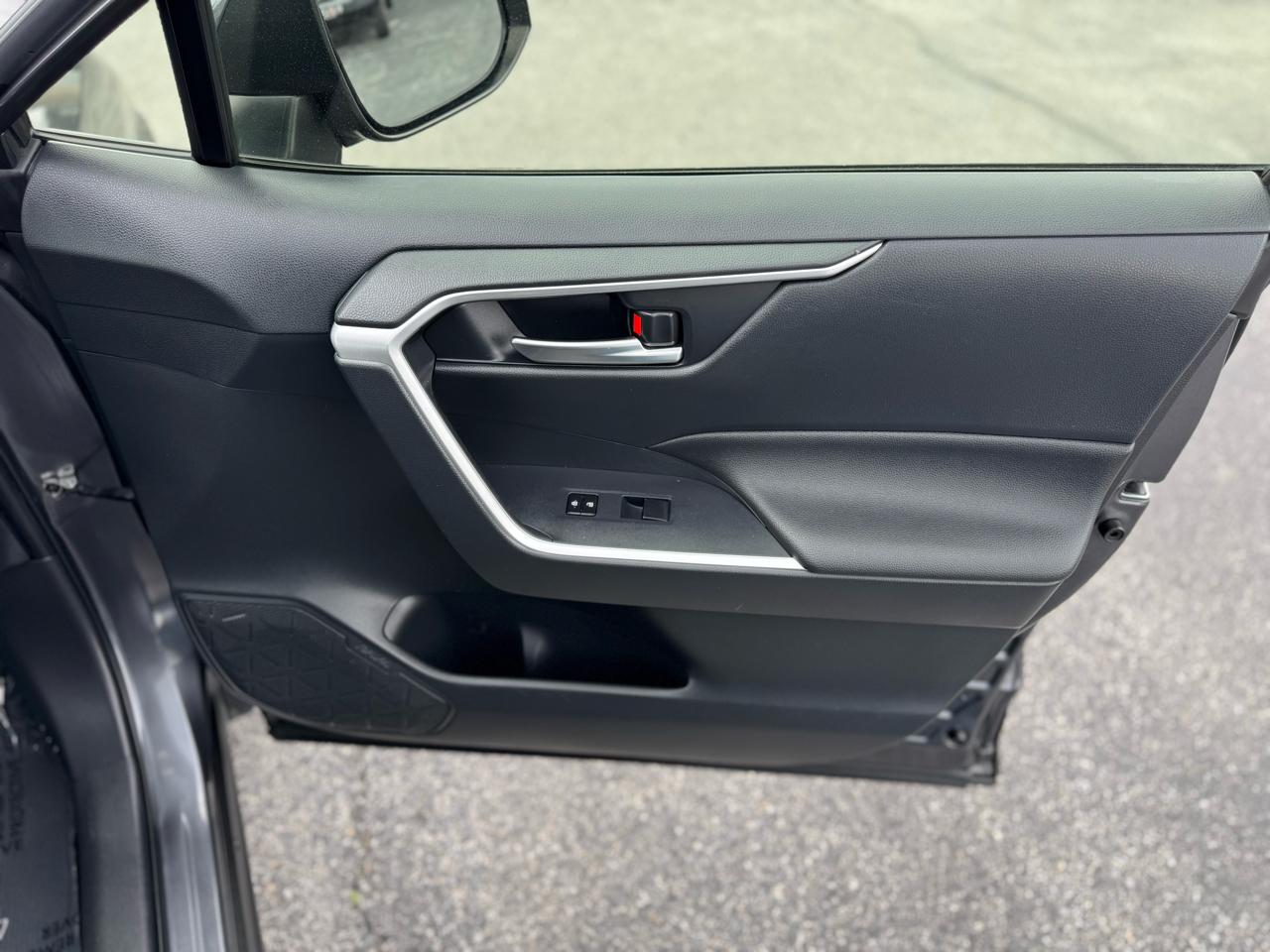 Toyota RAV4 Hybrid XLE AWD (Natl) 2019