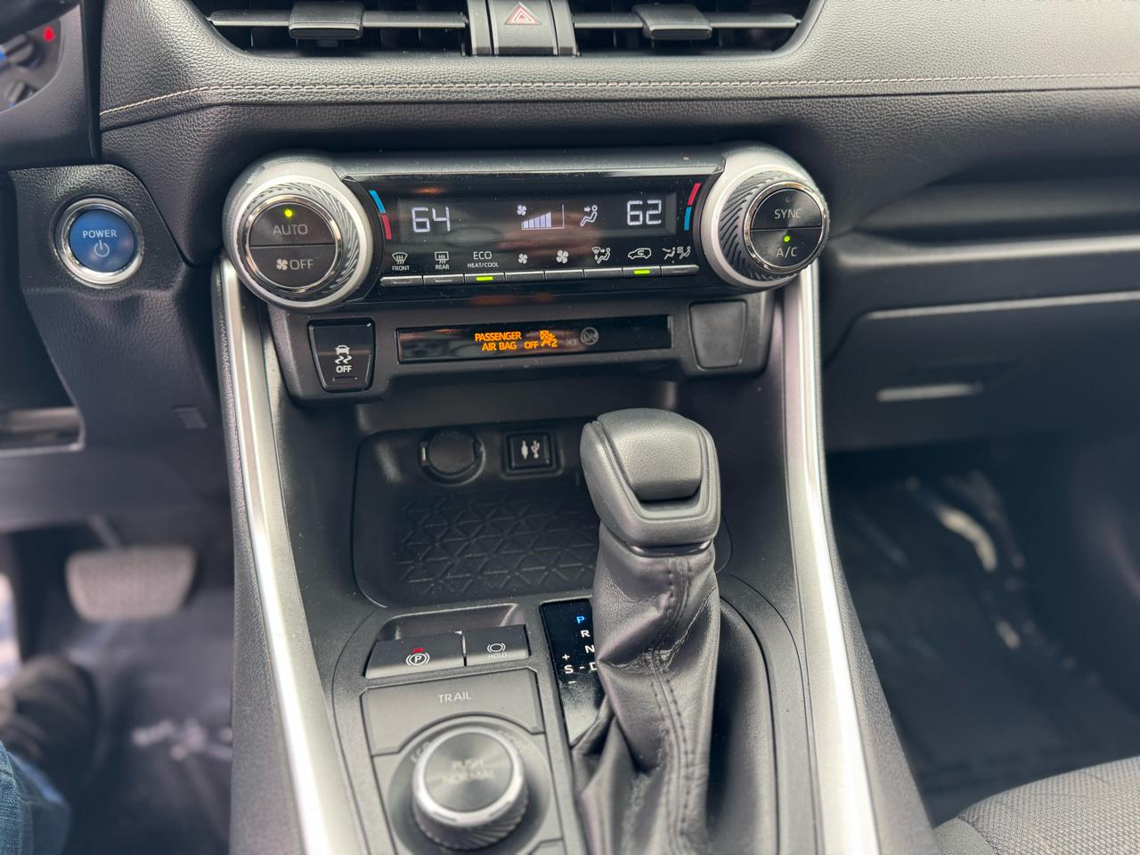 Toyota RAV4 Hybrid XLE AWD (Natl) 2019
