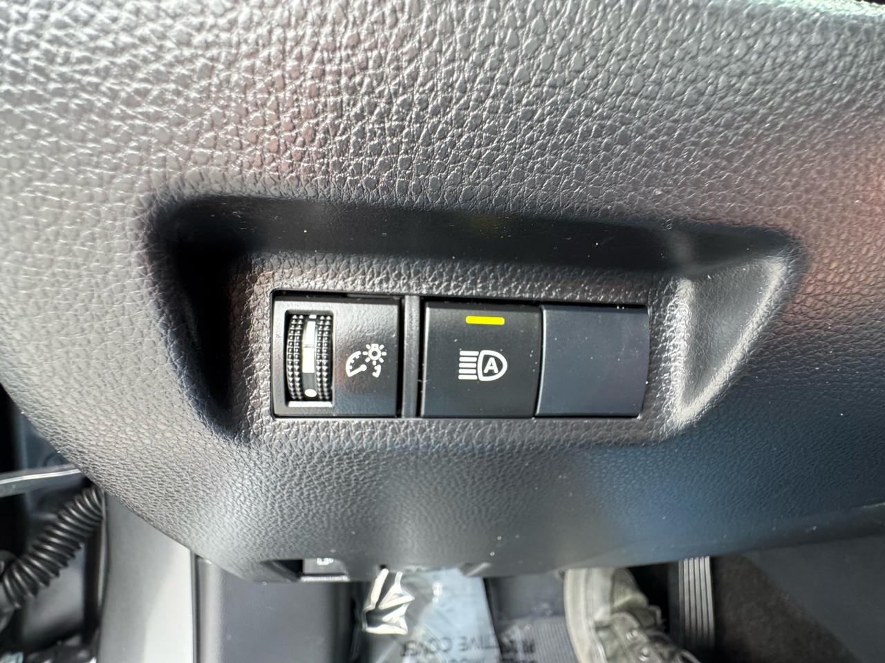 Toyota RAV4 Hybrid XLE AWD (Natl) 2019