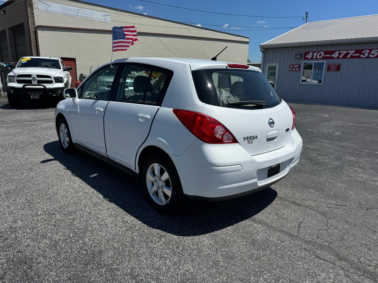 Nissan Versa 1.8 S Hatchback 2012