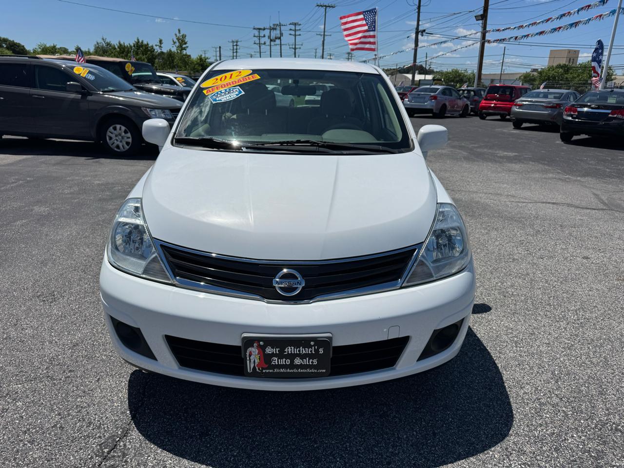 Nissan Versa 1.8 S Hatchback 2012
