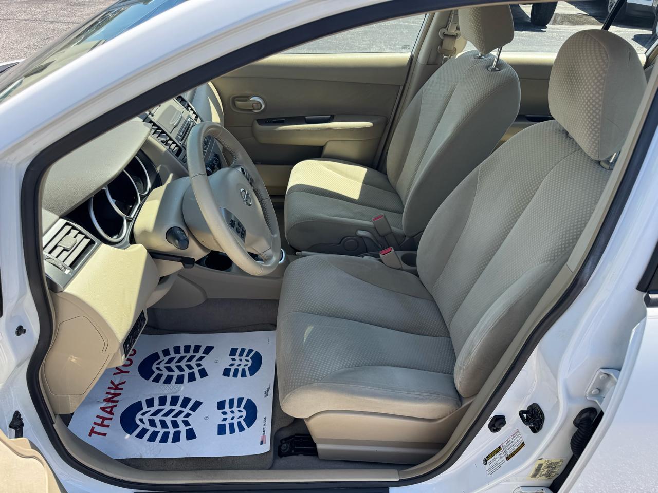 Nissan Versa 1.8 S Hatchback 2012