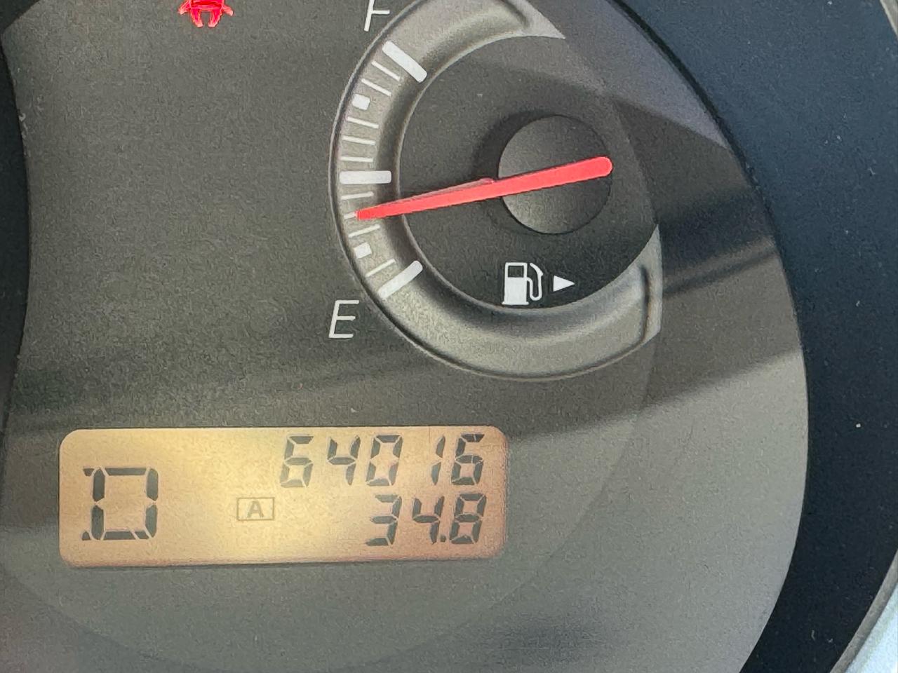 Nissan Versa 1.8 S Hatchback 2012