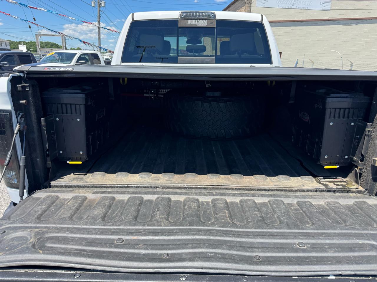 RAM 1500 4WD Crew Cab 140.5" Big Horn 2015