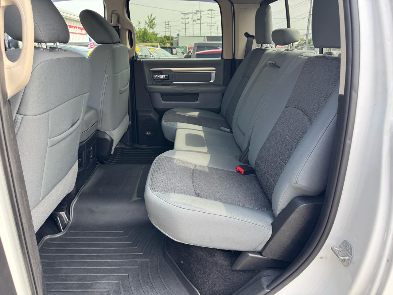 RAM 1500 4WD Crew Cab 140.5" Big Horn 2015