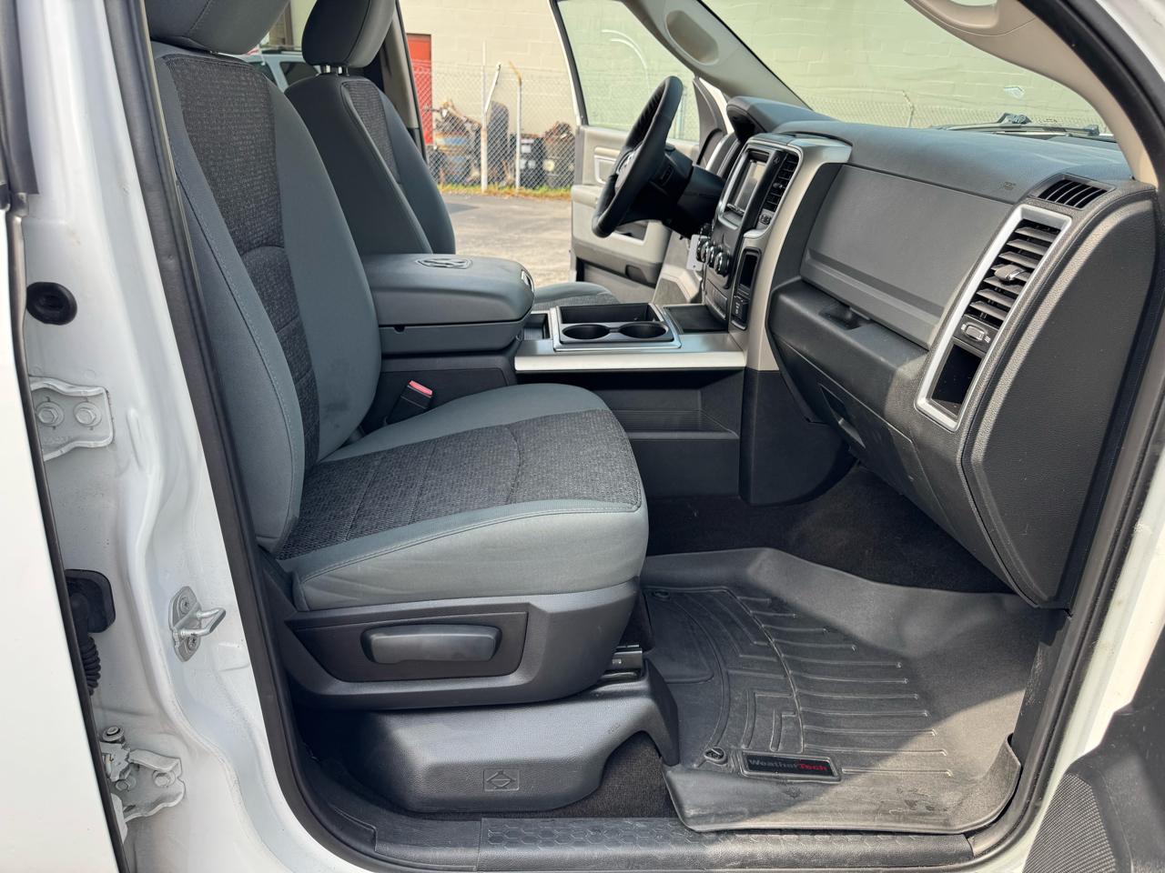 RAM 1500 4WD Crew Cab 140.5" Big Horn 2015