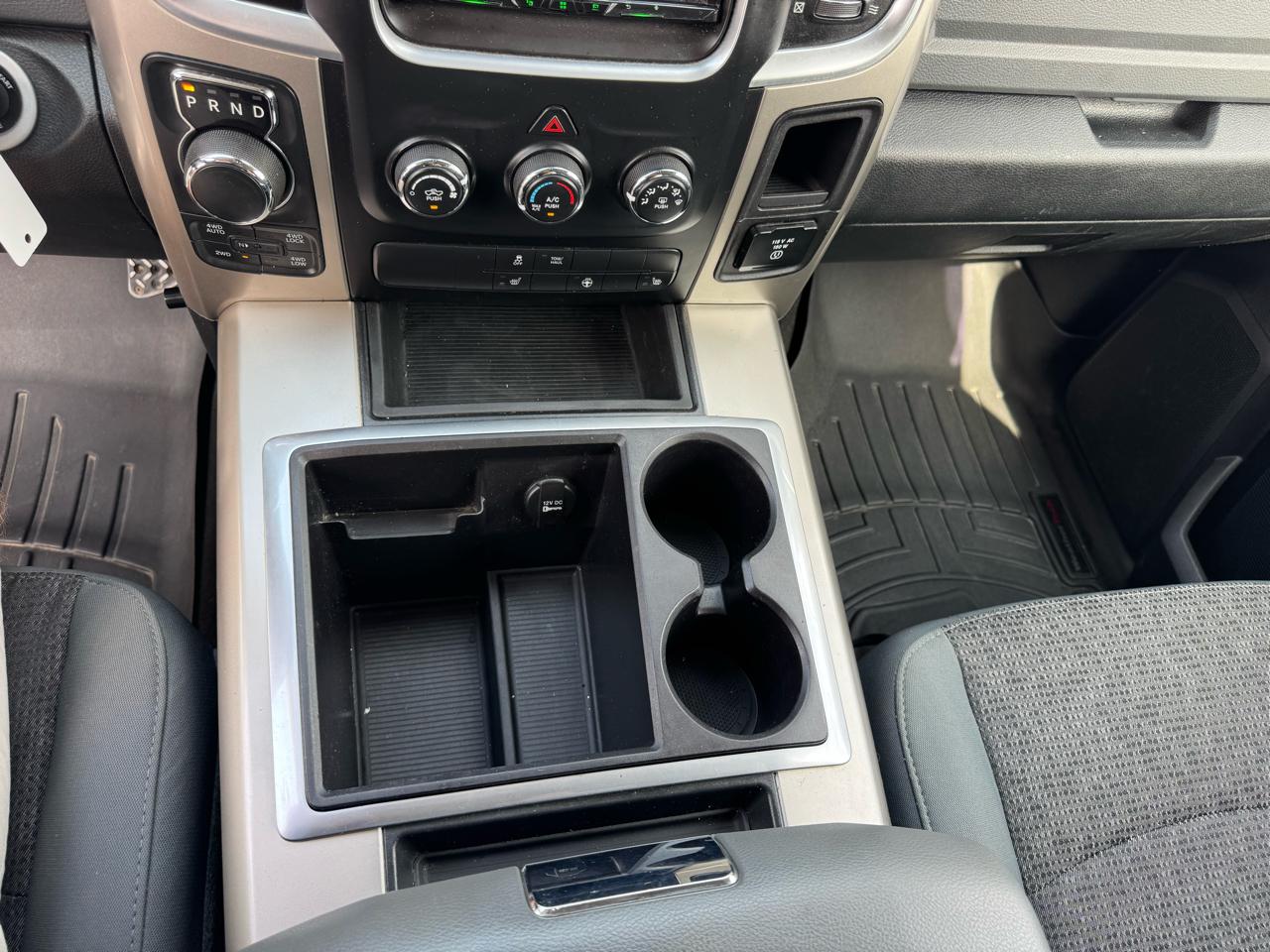 RAM 1500 4WD Crew Cab 140.5" Big Horn 2015