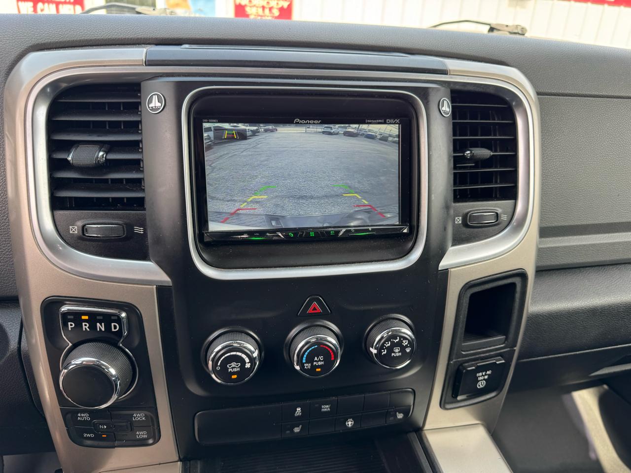 RAM 1500 4WD Crew Cab 140.5" Big Horn 2015