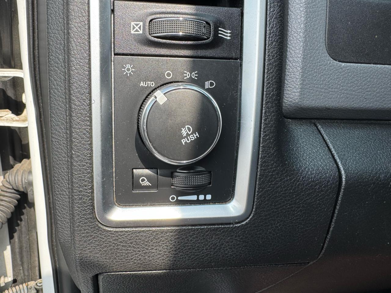 RAM 1500 4WD Crew Cab 140.5" Big Horn 2015