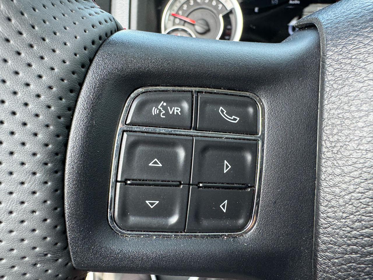 RAM 1500 4WD Crew Cab 140.5" Big Horn 2015