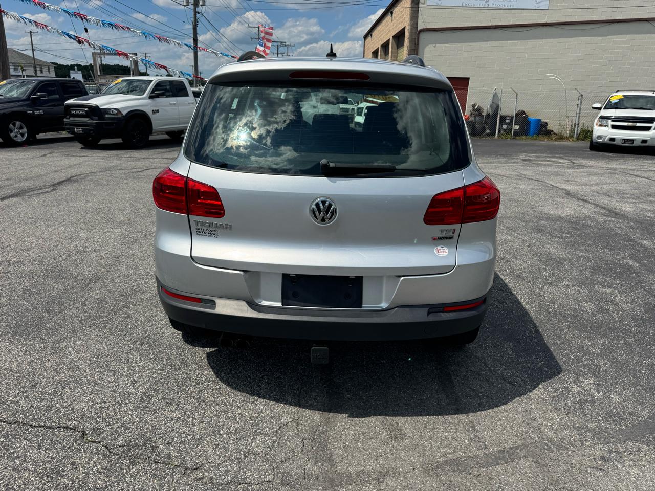 Volkswagen Tiguan S 2016