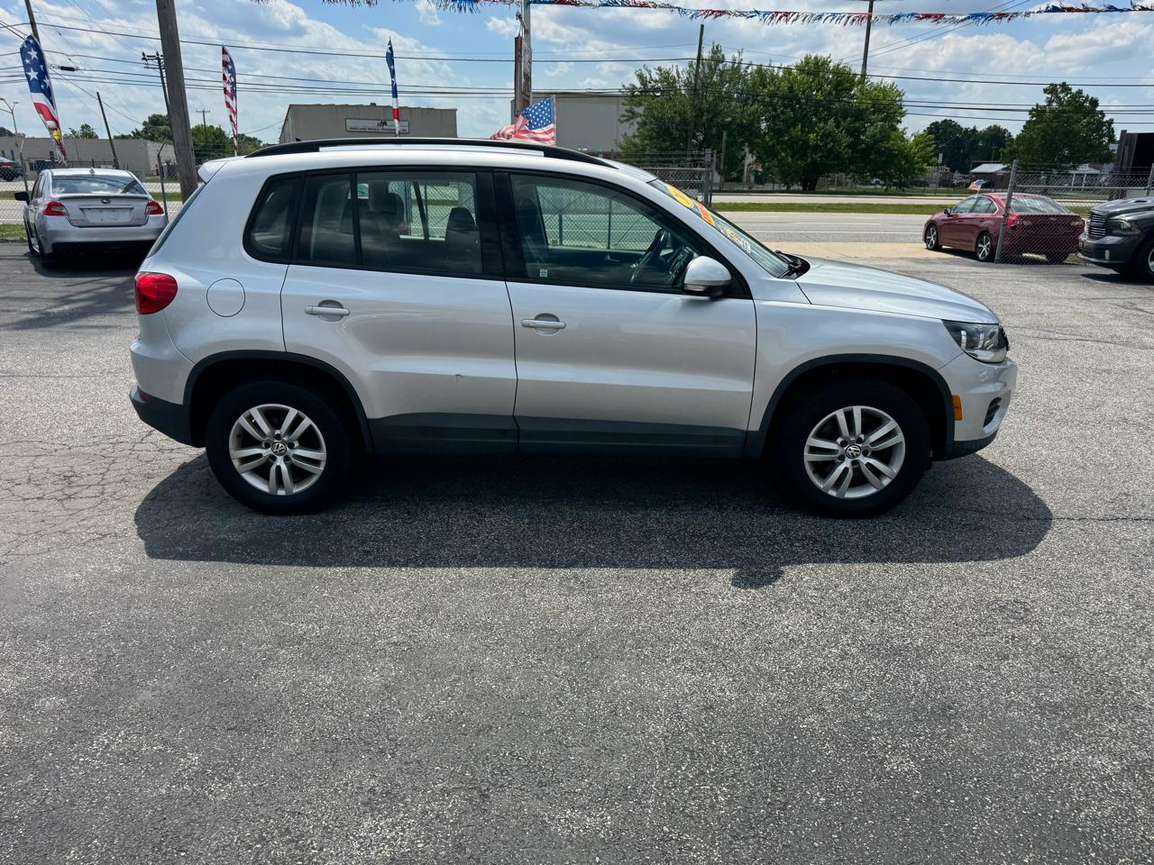 Volkswagen Tiguan S 2016
