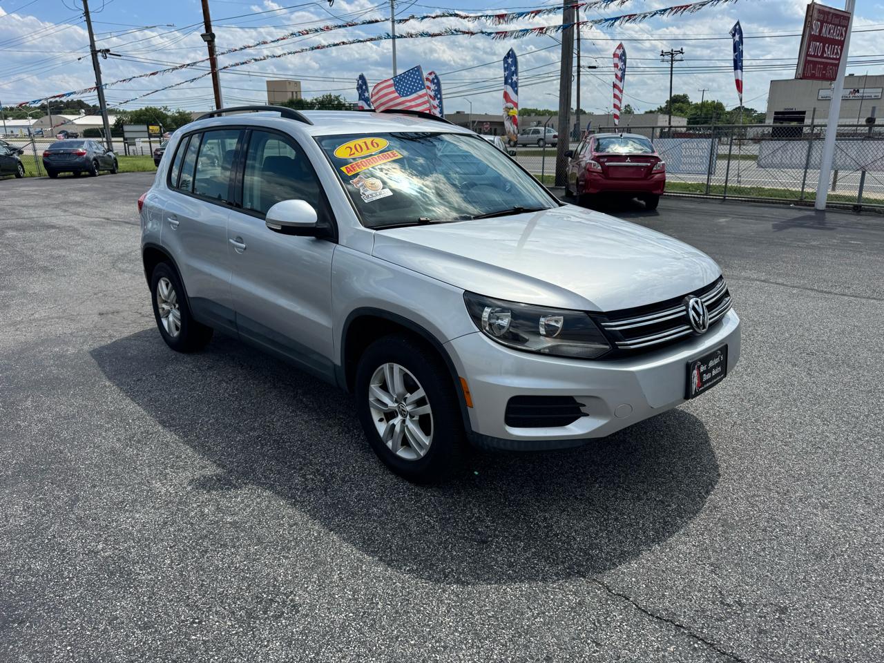 Volkswagen Tiguan S 2016
