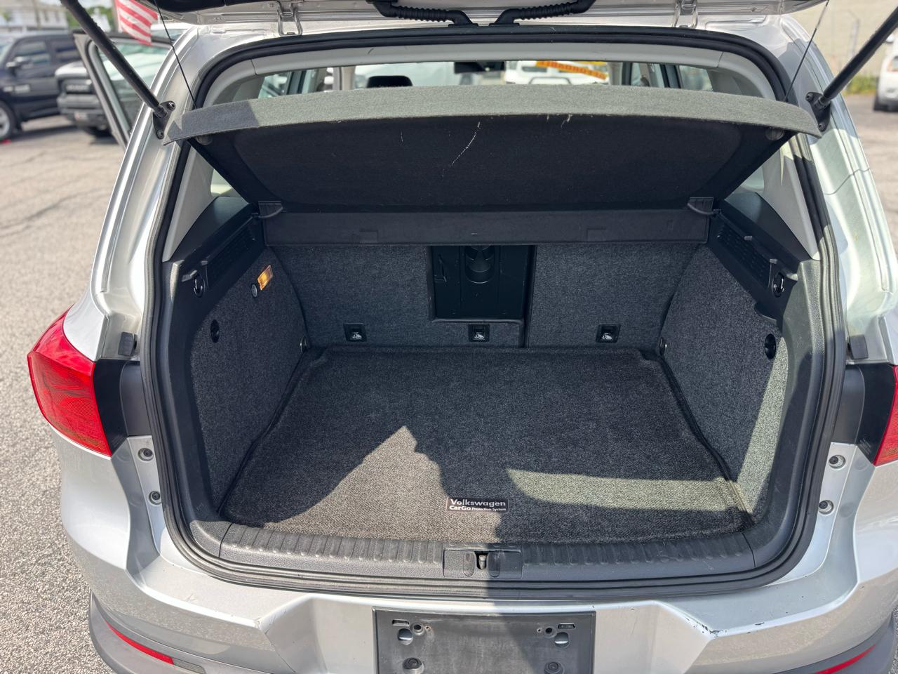 Volkswagen Tiguan S 2016