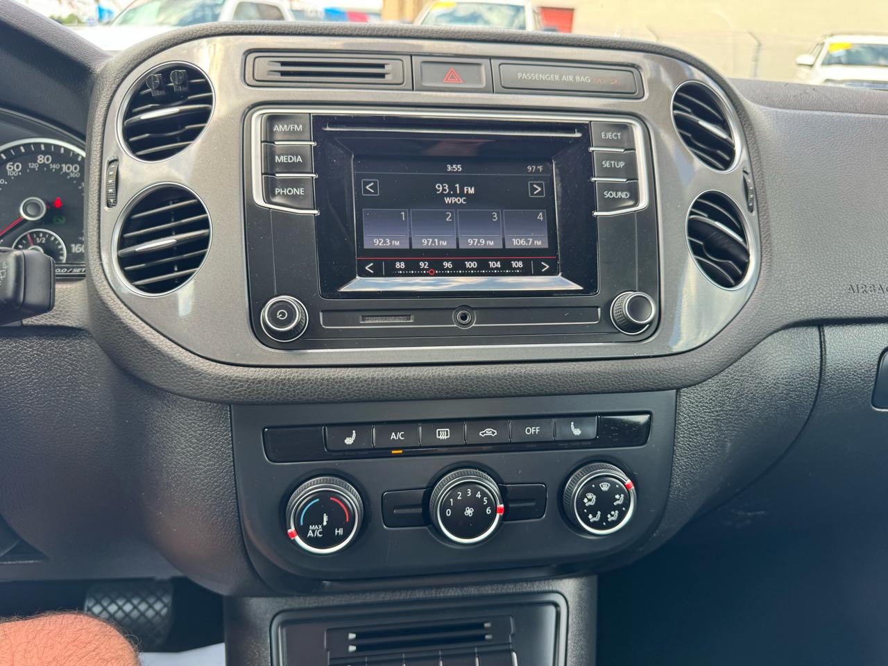 Volkswagen Tiguan S 2016