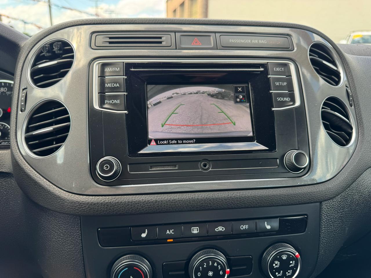 Volkswagen Tiguan S 2016