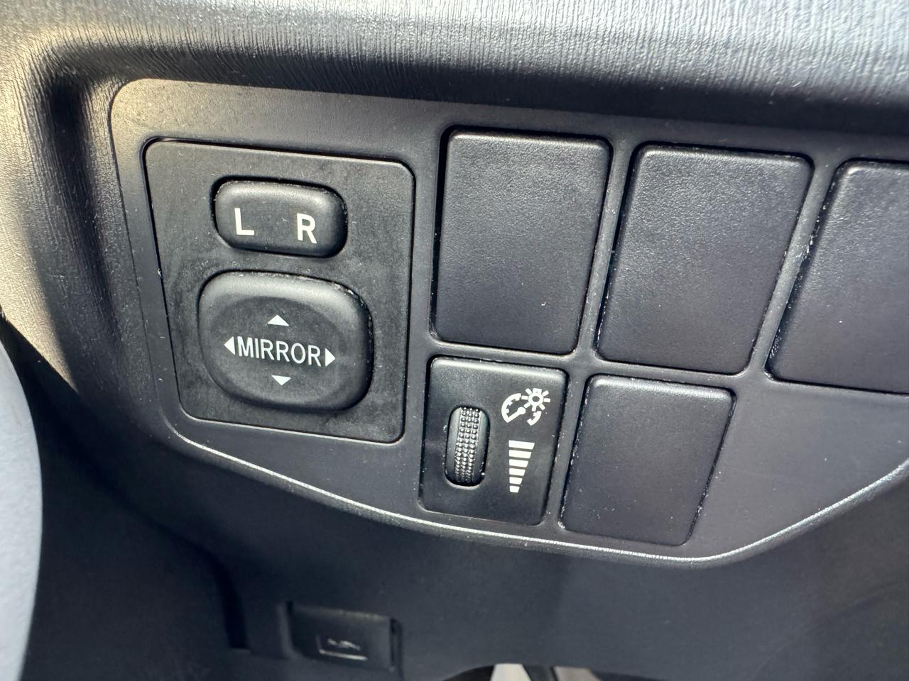 Toyota Prius 5dr HB Three (Natl) 2014