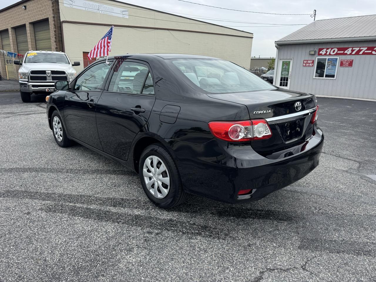 Toyota Corolla 4dr Sdn Auto LE (Natl) 2011