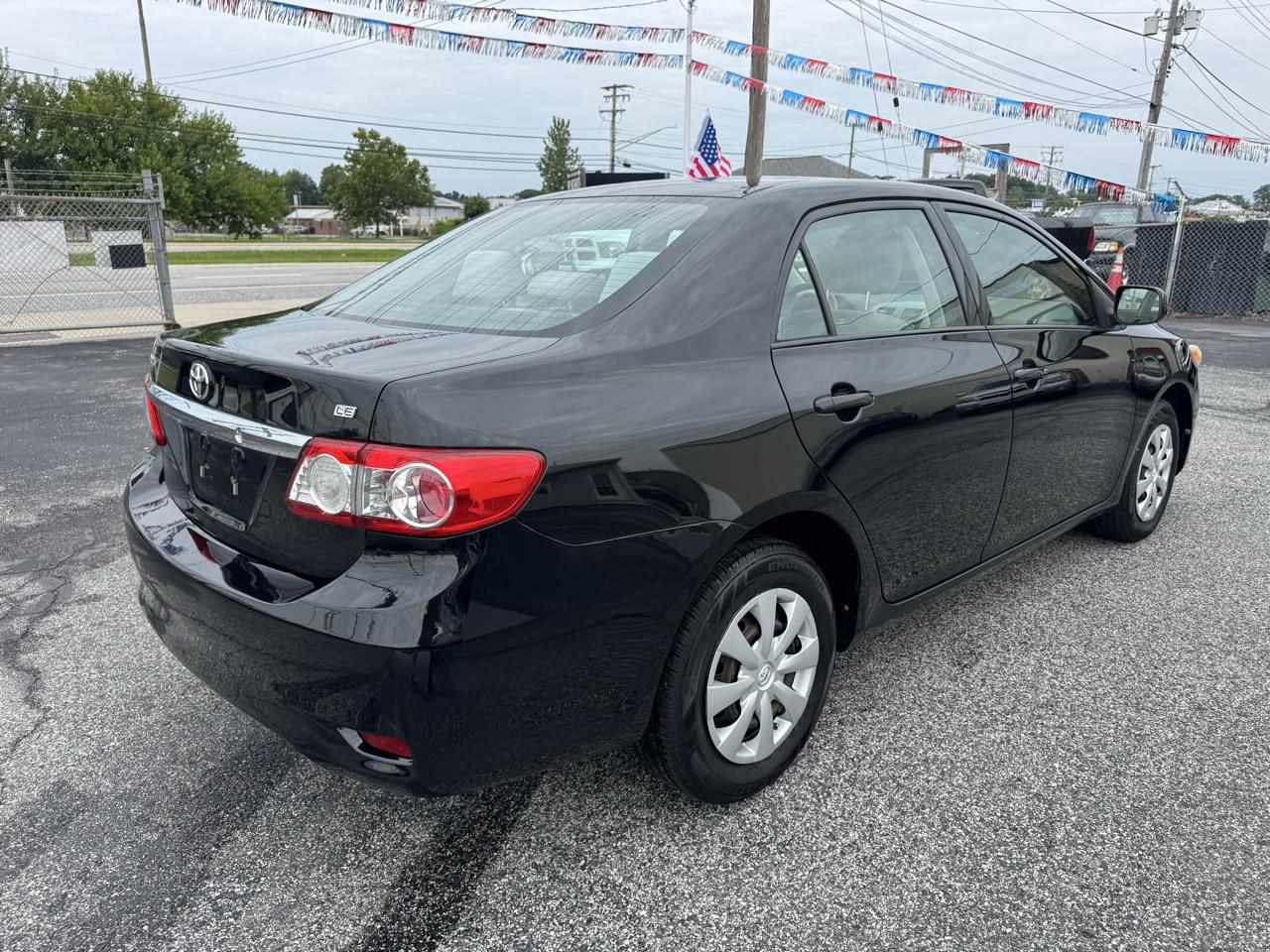 Toyota Corolla 4dr Sdn Auto LE (Natl) 2011
