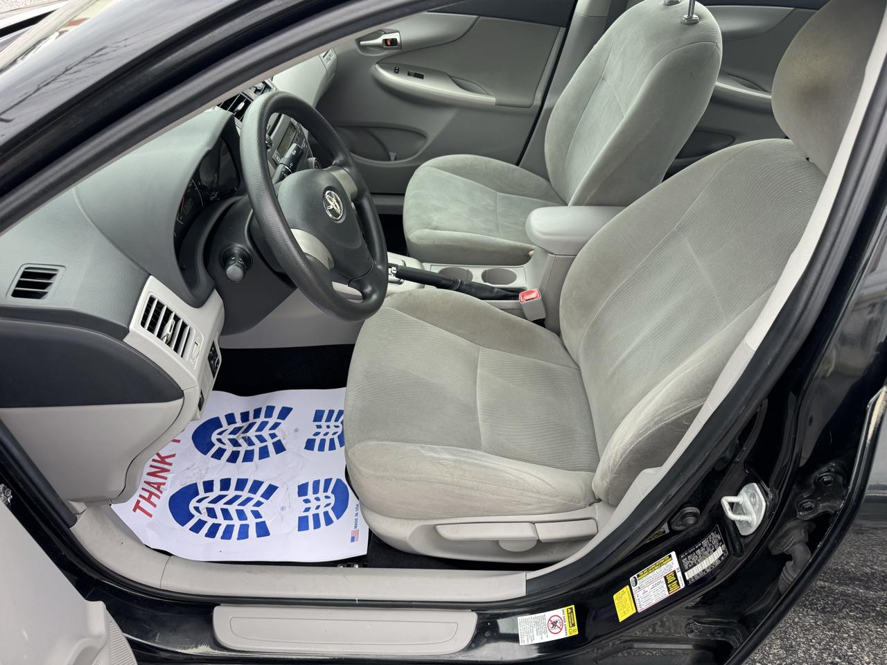 Toyota Corolla 4dr Sdn Auto LE (Natl) 2011