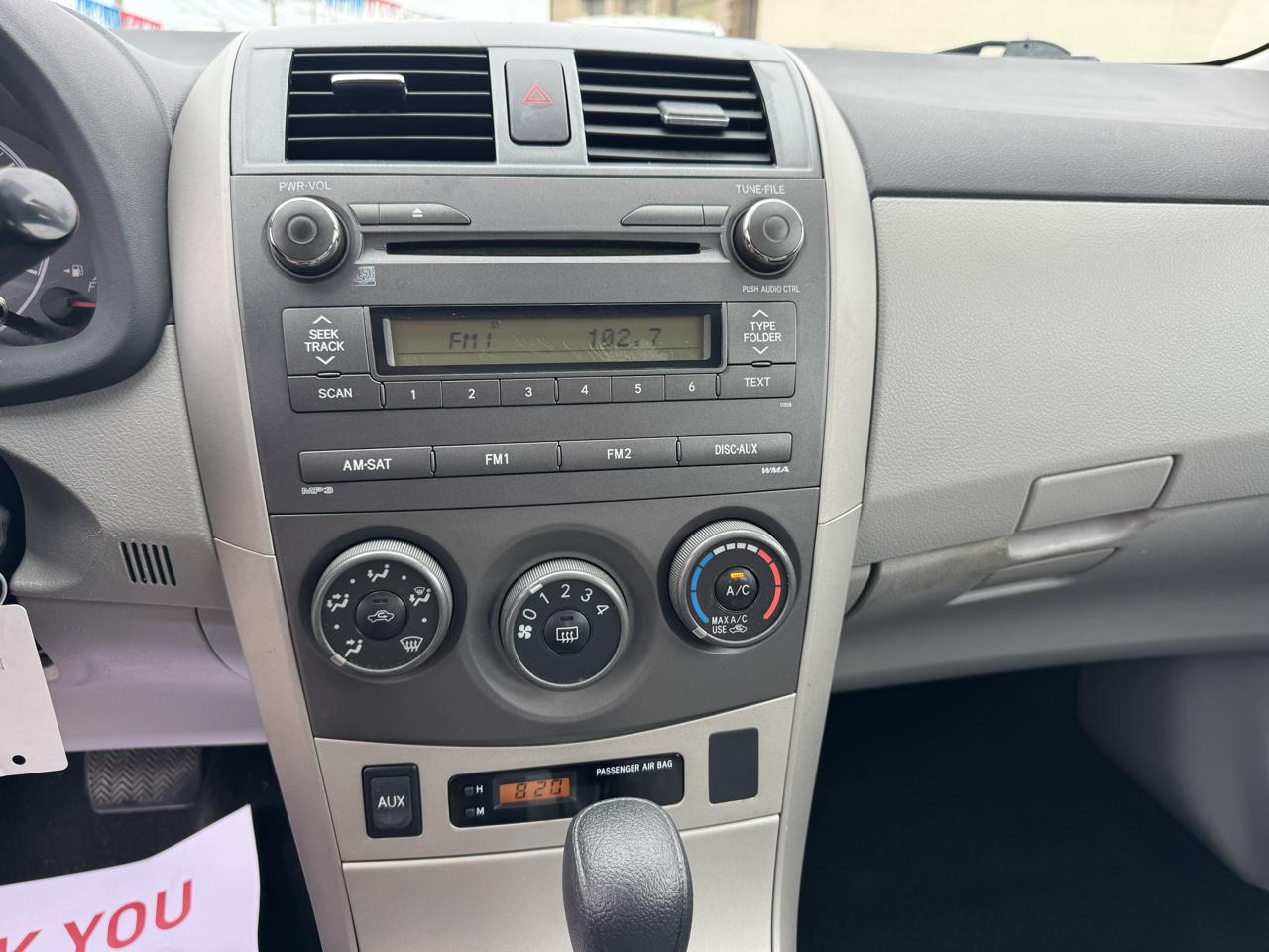 Toyota Corolla 4dr Sdn Auto LE (Natl) 2011