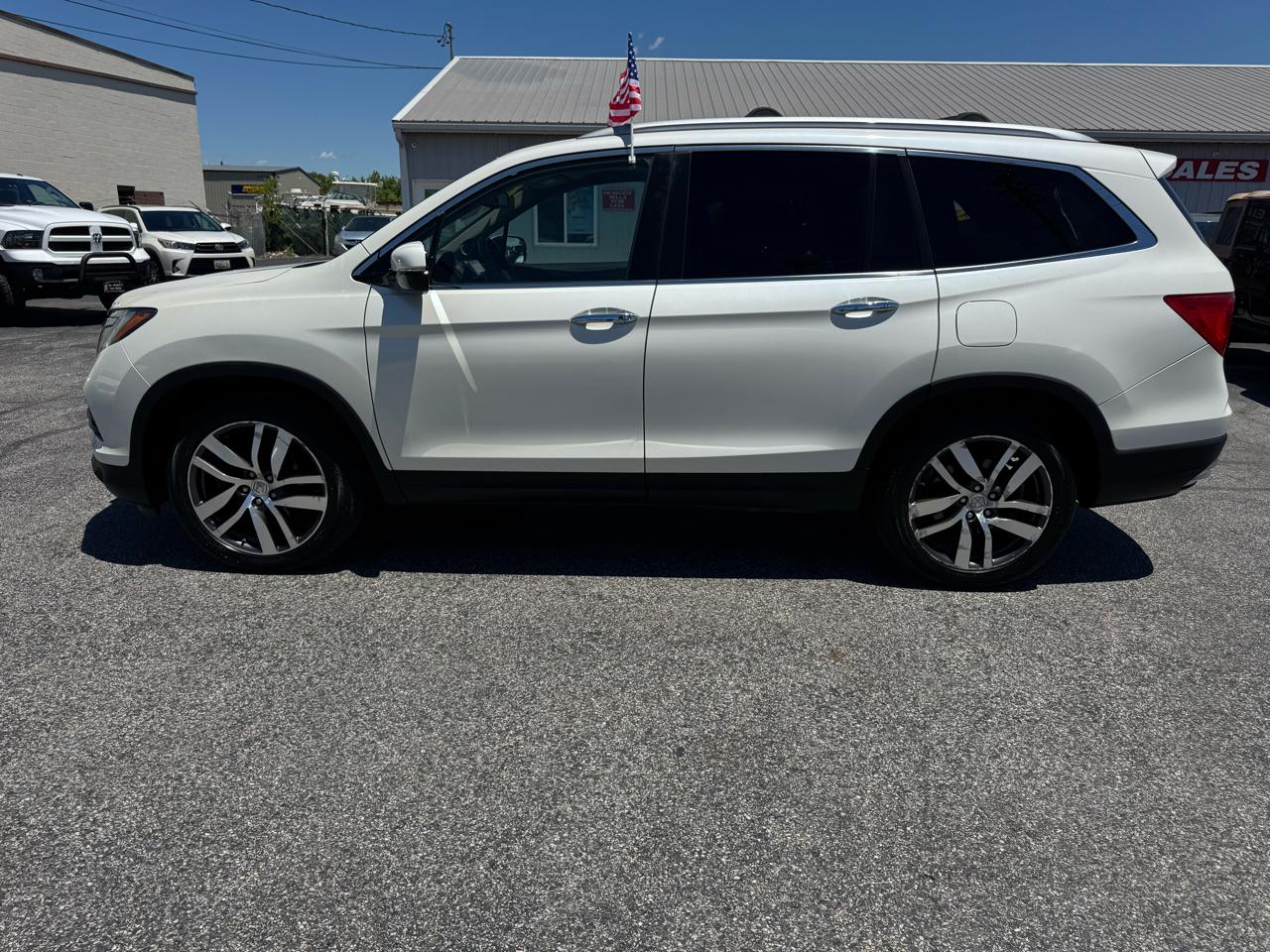 Honda Pilot 2WD 4dr Touring w/RES & Navi 2016