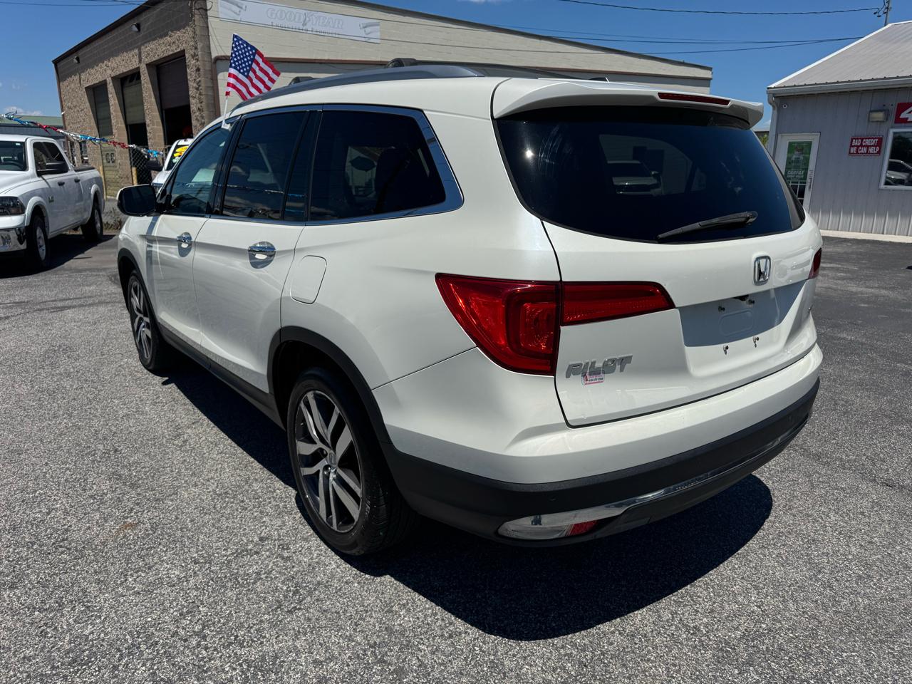 Honda Pilot 2WD 4dr Touring w/RES & Navi 2016
