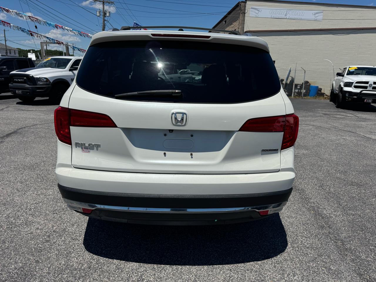 Honda Pilot 2WD 4dr Touring w/RES & Navi 2016