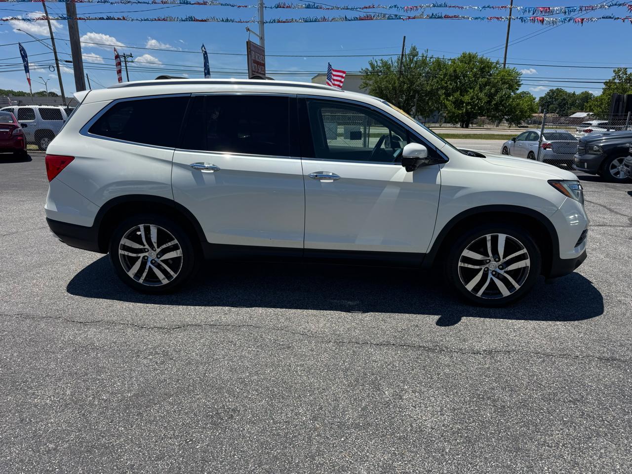Honda Pilot 2WD 4dr Touring w/RES & Navi 2016