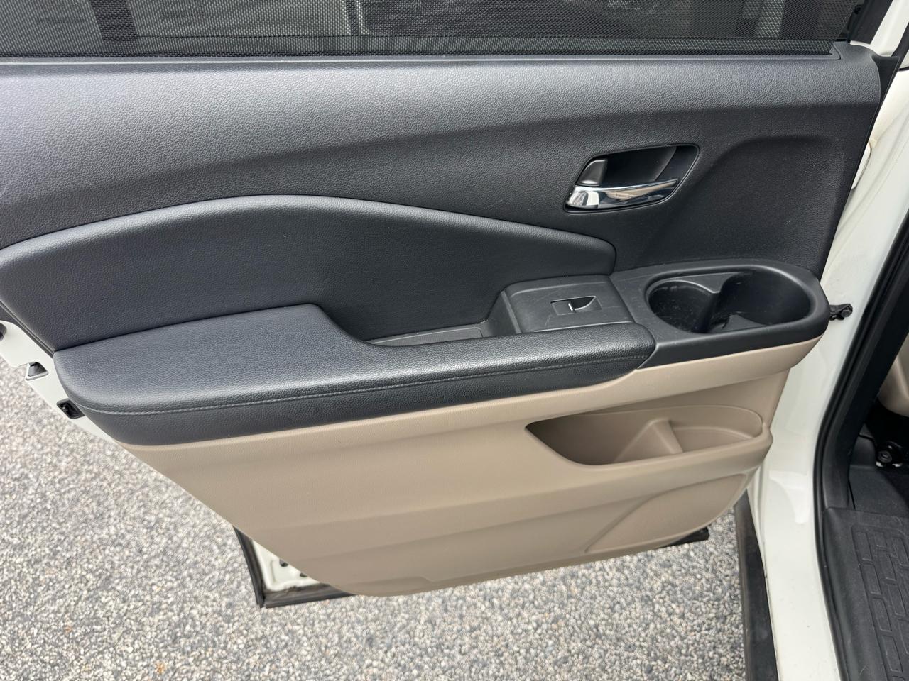 Honda Pilot 2WD 4dr Touring w/RES & Navi 2016