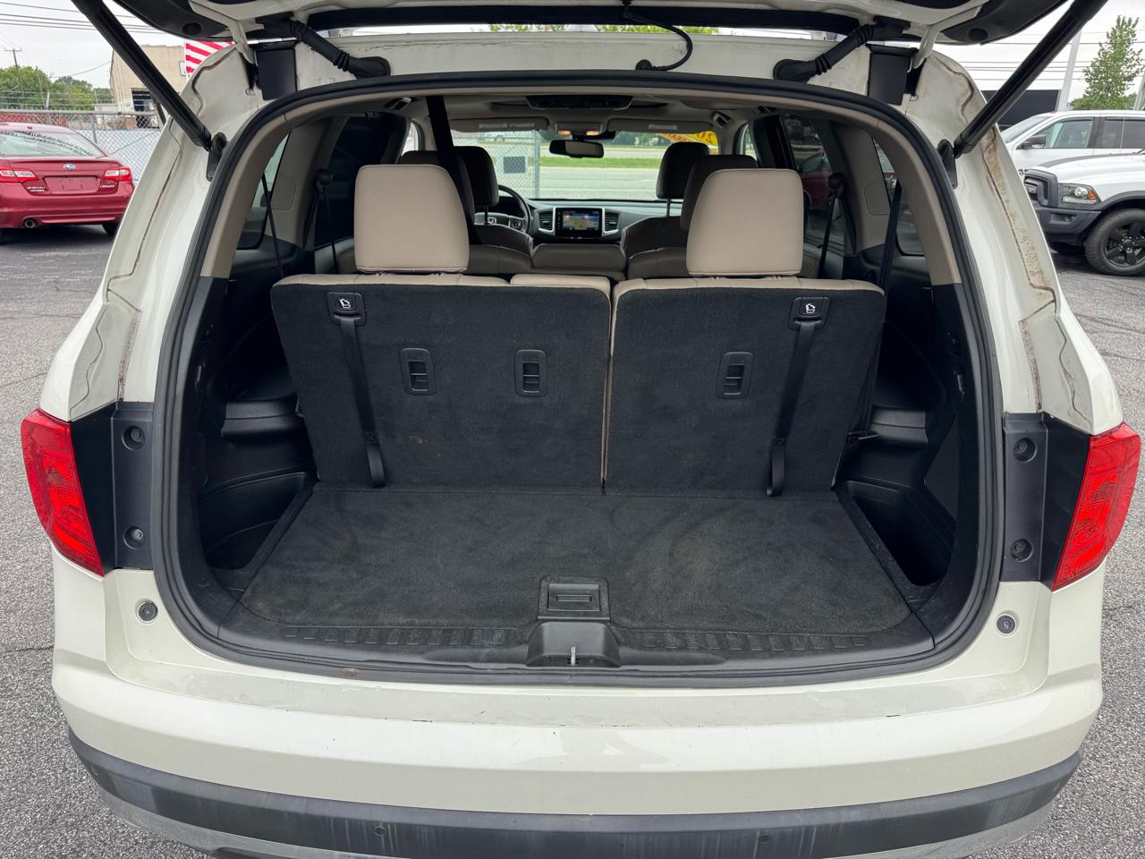 Honda Pilot 2WD 4dr Touring w/RES & Navi 2016