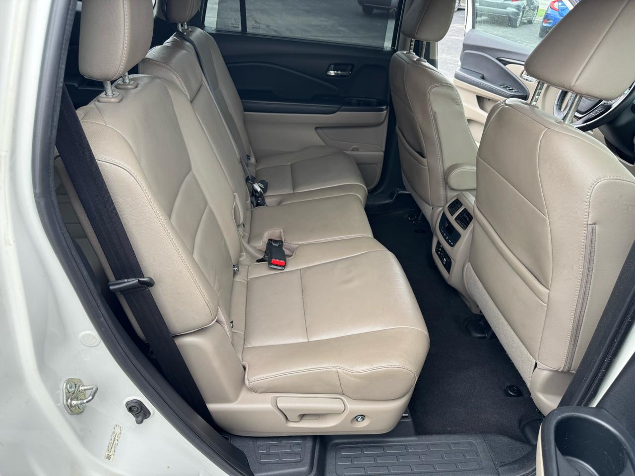 Honda Pilot 2WD 4dr Touring w/RES & Navi 2016