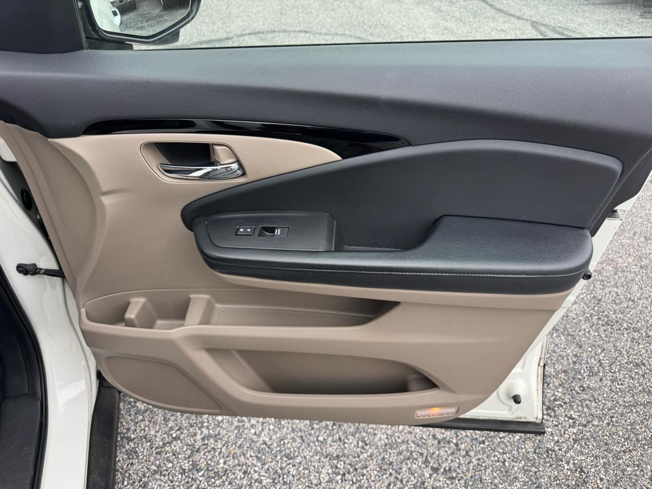 Honda Pilot 2WD 4dr Touring w/RES & Navi 2016