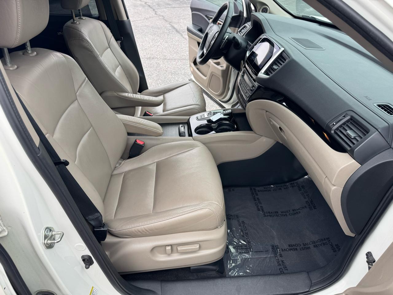 Honda Pilot 2WD 4dr Touring w/RES & Navi 2016
