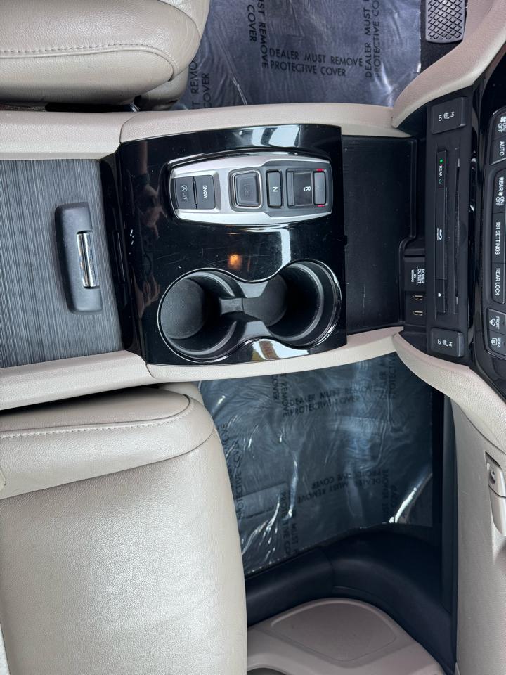 Honda Pilot 2WD 4dr Touring w/RES & Navi 2016