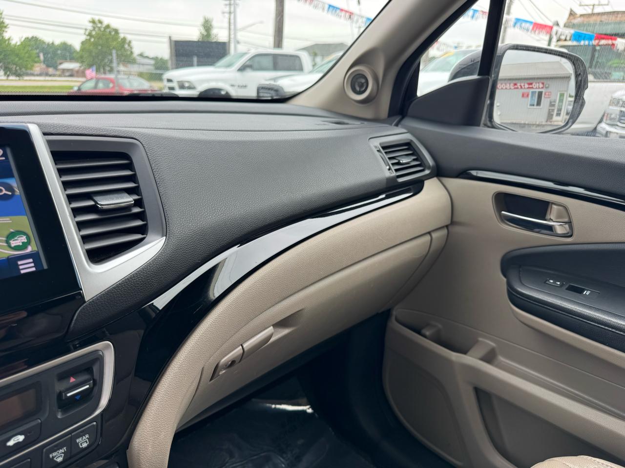 Honda Pilot 2WD 4dr Touring w/RES & Navi 2016