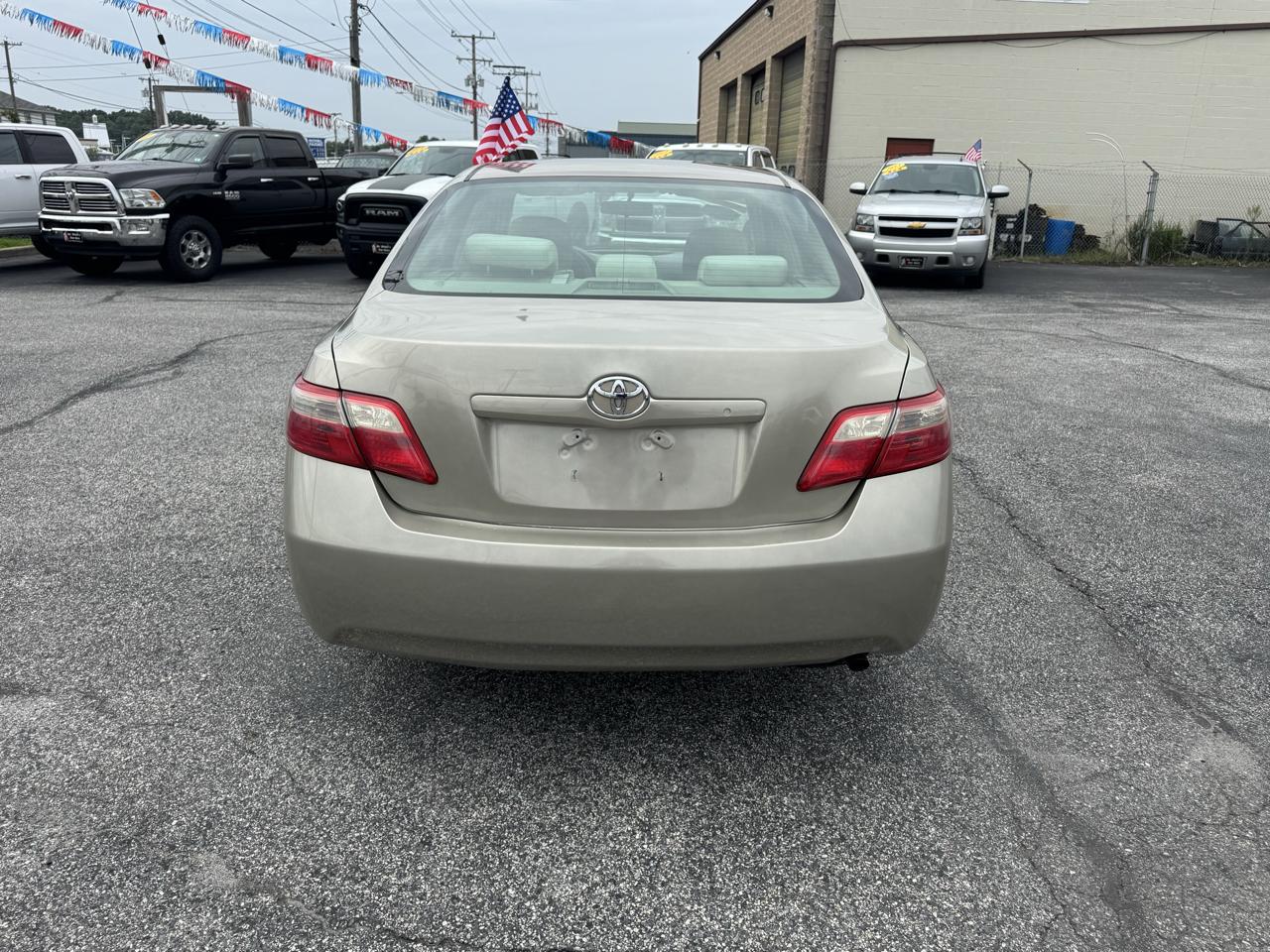Toyota Camry 4dr Sdn I4 Auto LE (Natl) 2009