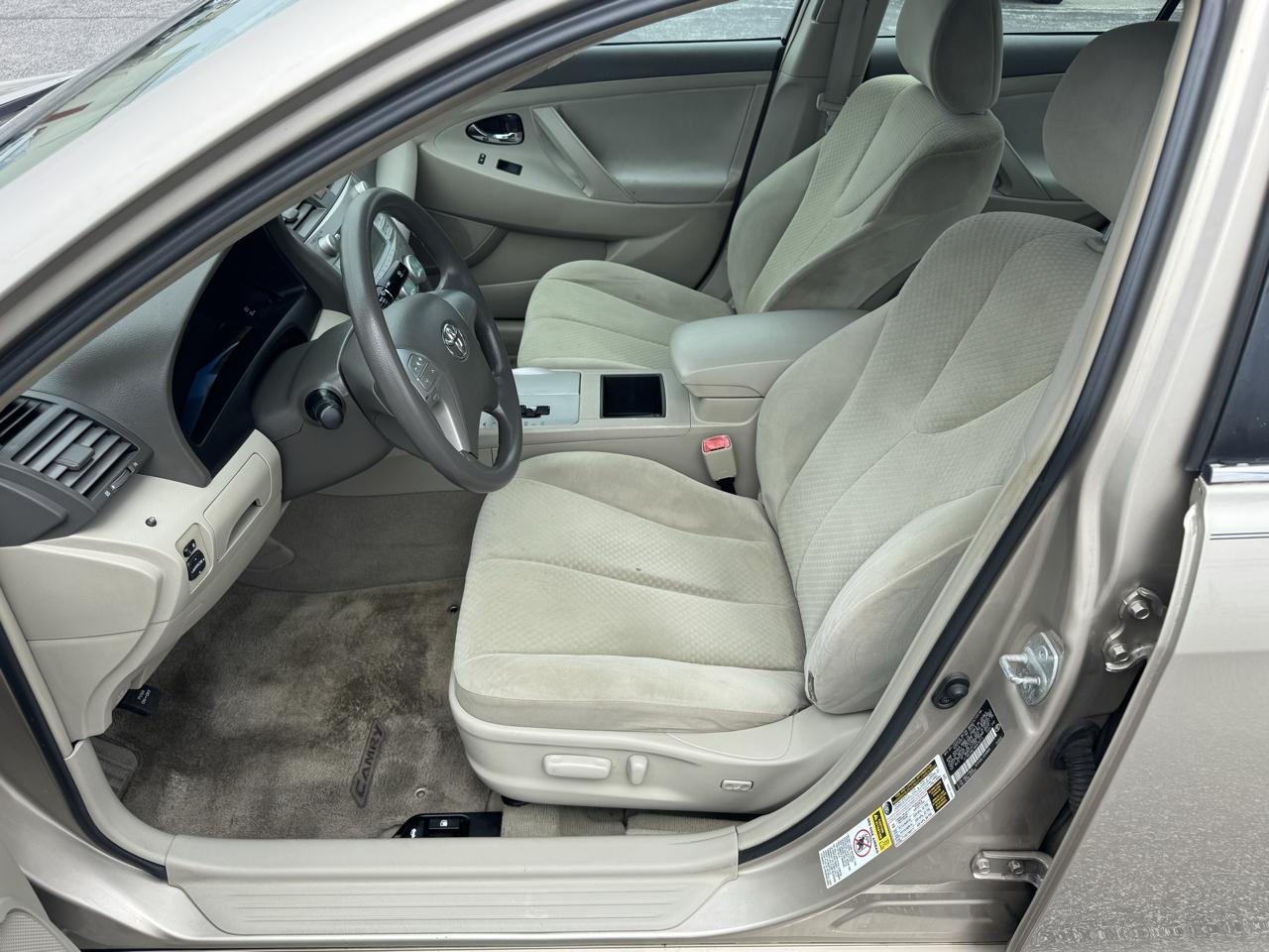 Toyota Camry 4dr Sdn I4 Auto LE (Natl) 2009