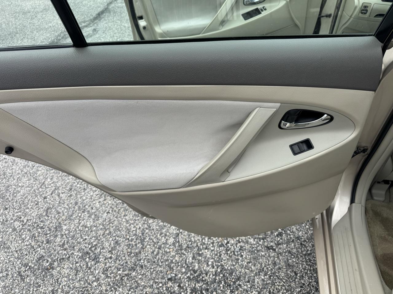 Toyota Camry 4dr Sdn I4 Auto LE (Natl) 2009