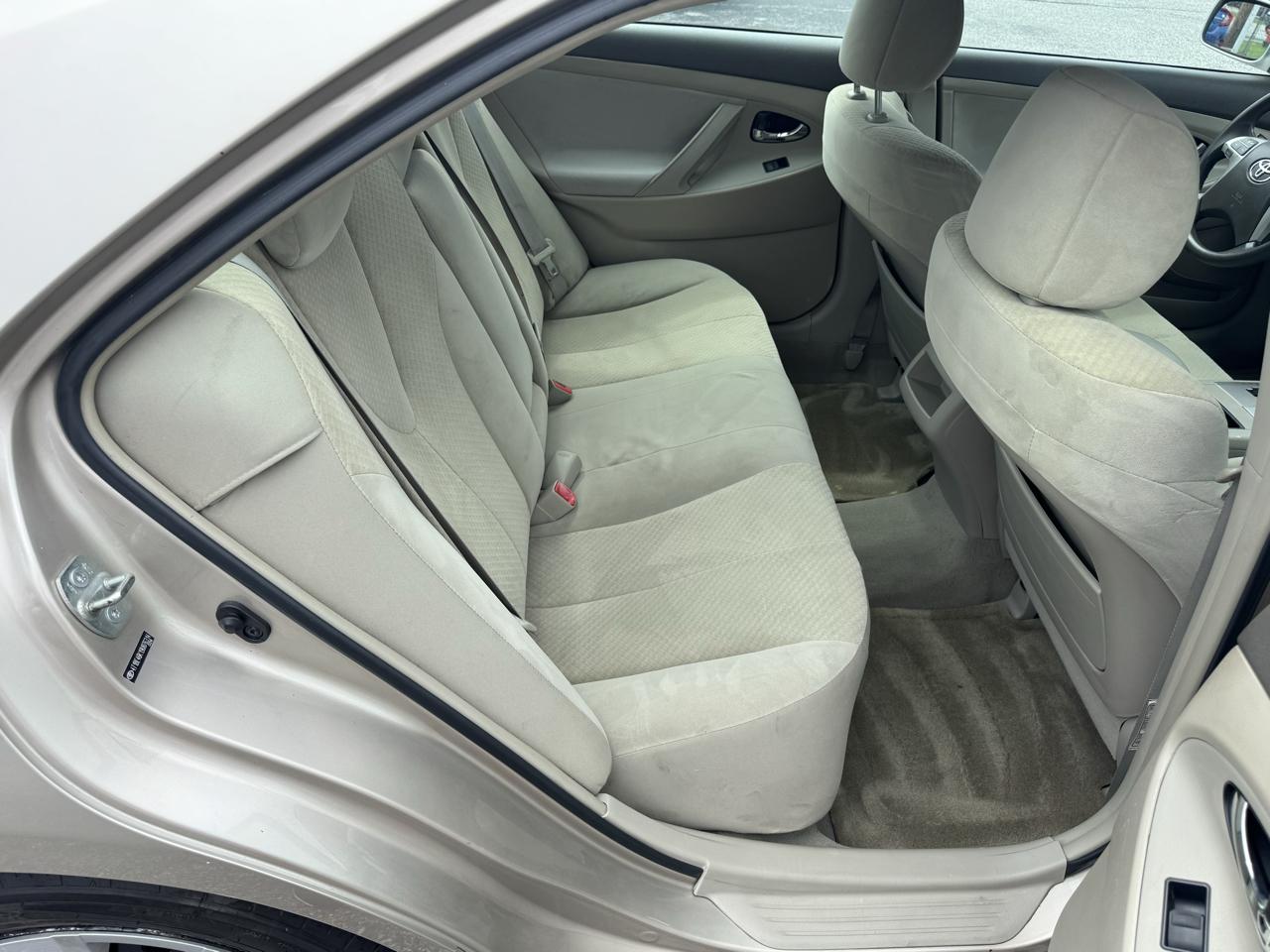 Toyota Camry 4dr Sdn I4 Auto LE (Natl) 2009