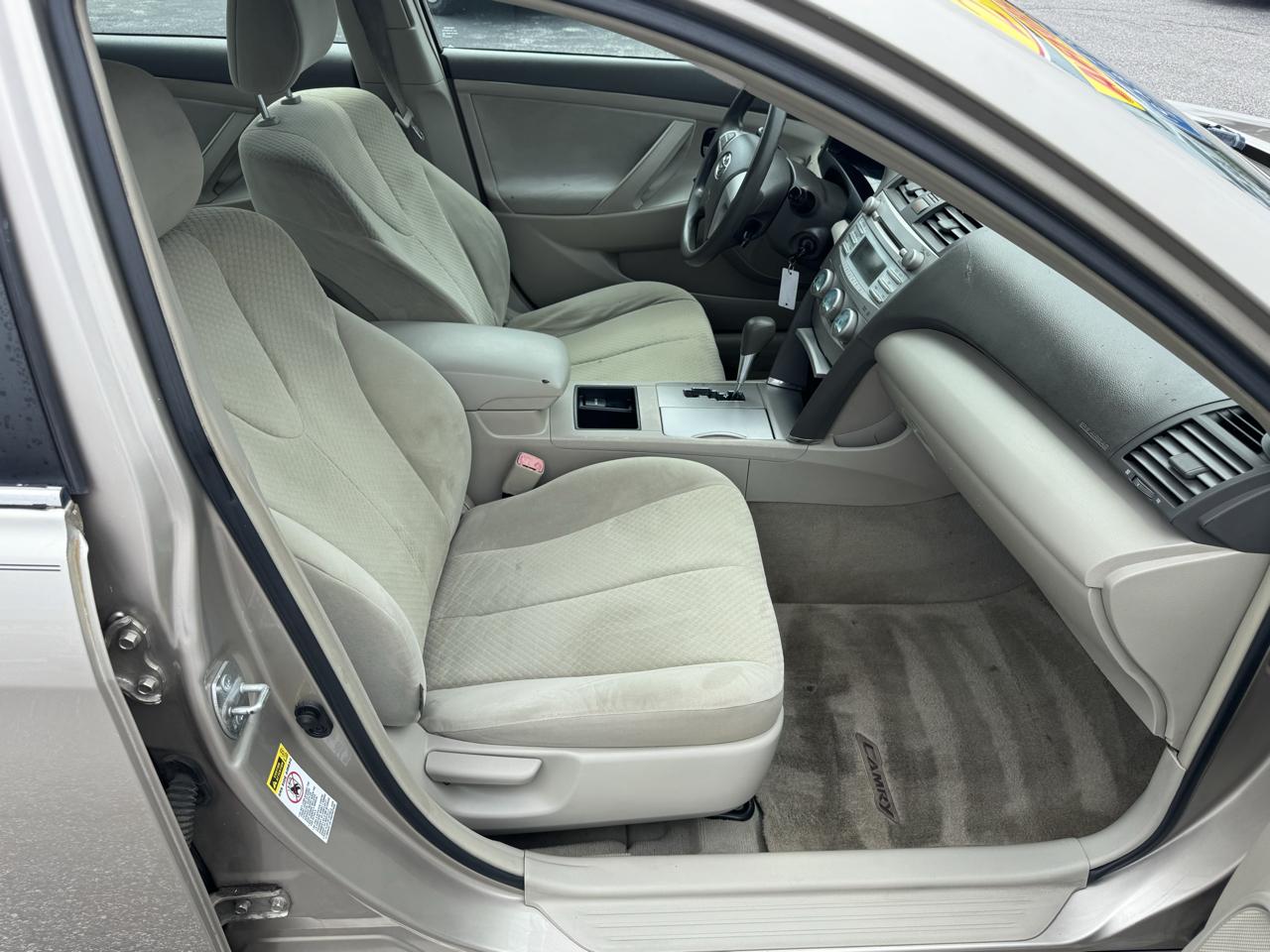Toyota Camry 4dr Sdn I4 Auto LE (Natl) 2009