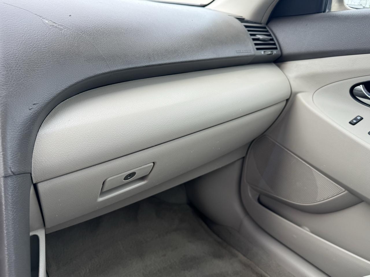 Toyota Camry 4dr Sdn I4 Auto LE (Natl) 2009
