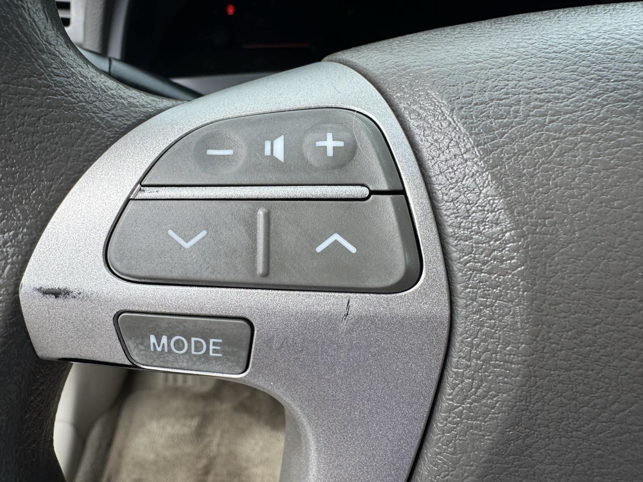 Toyota Camry 4dr Sdn I4 Auto LE (Natl) 2009