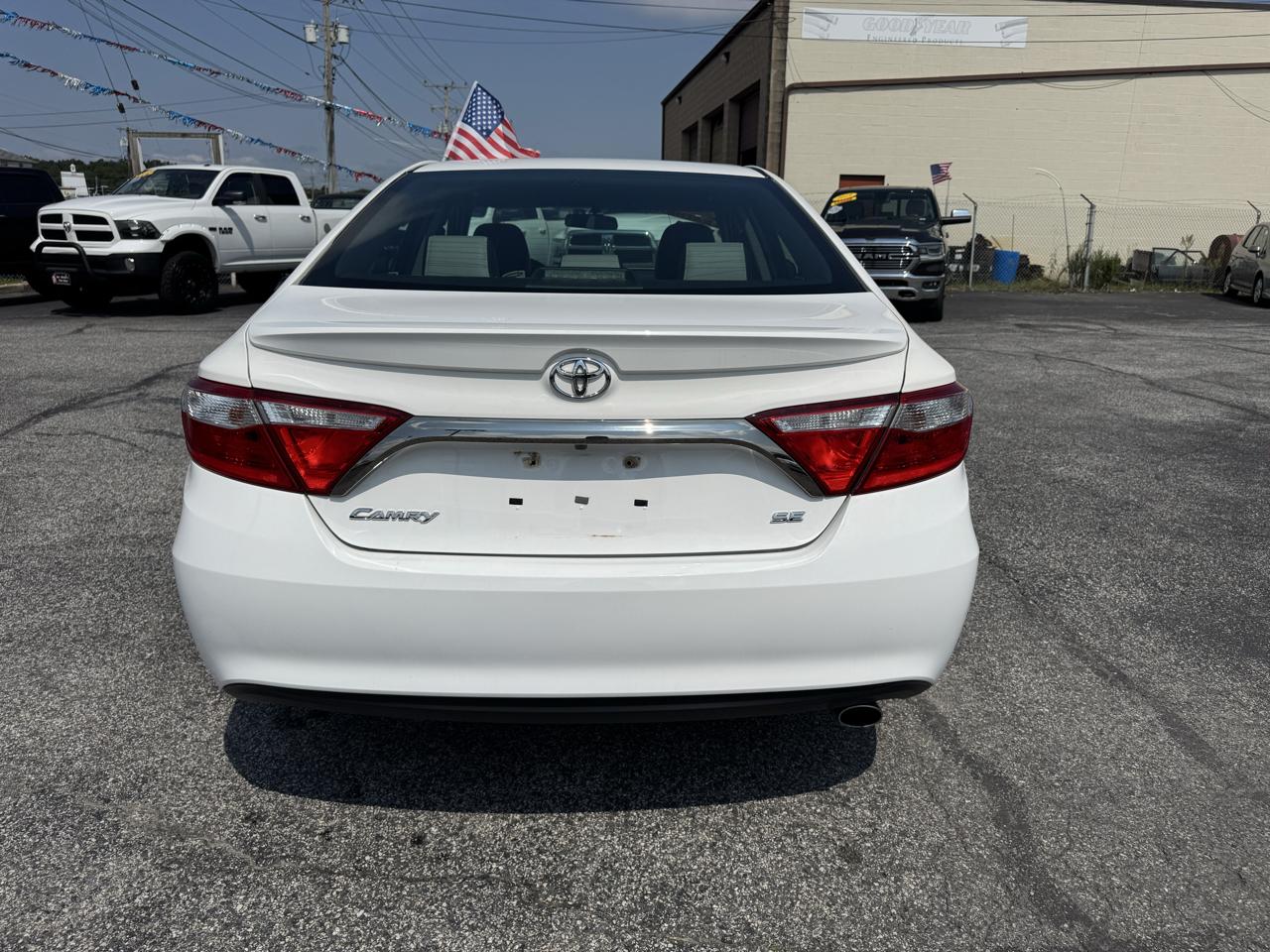 Toyota Camry 4dr Sdn I4 Auto SE w/Special Edition Pkg (Natl) 2016