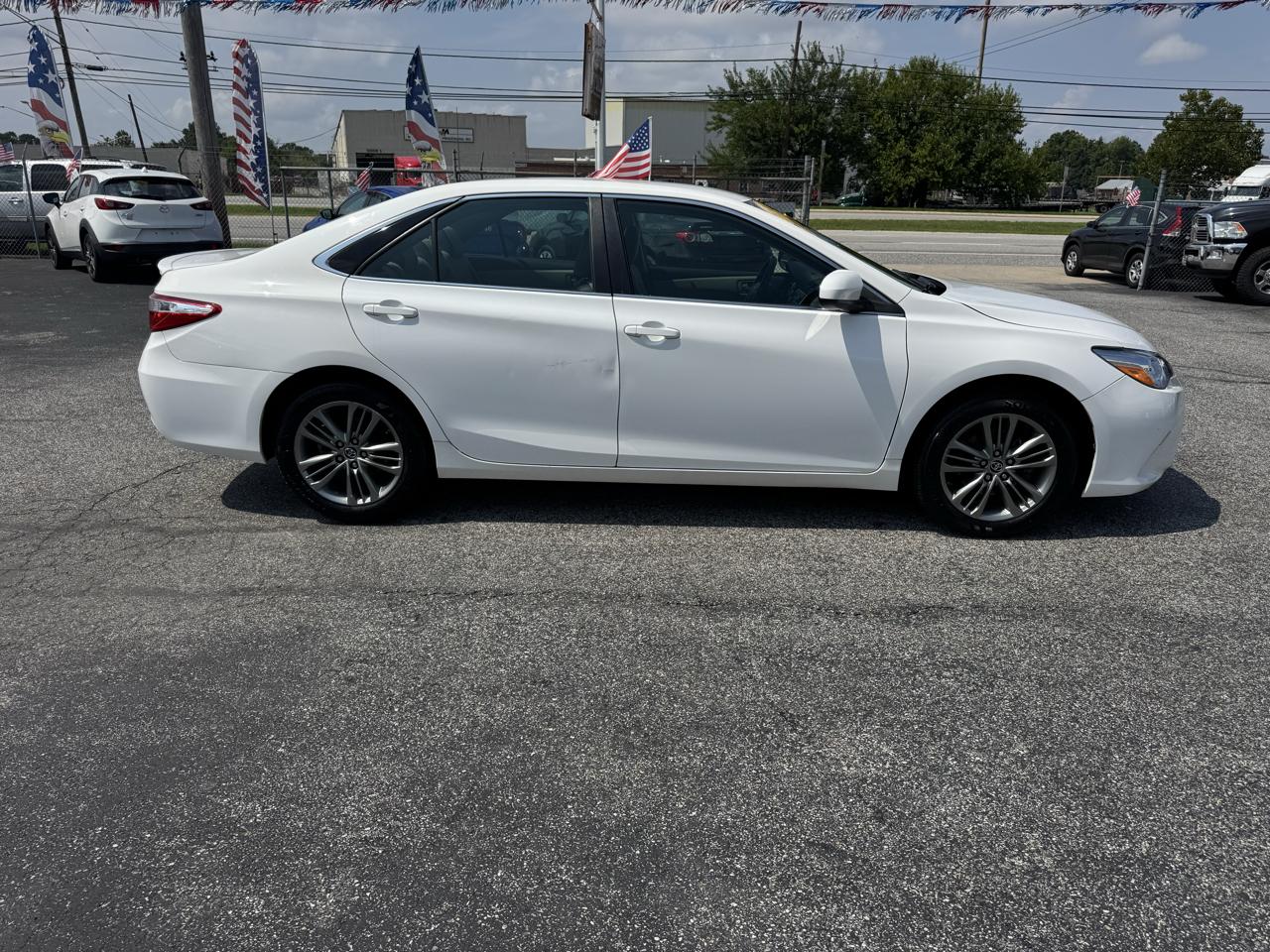 Toyota Camry 4dr Sdn I4 Auto SE w/Special Edition Pkg (Natl) 2016