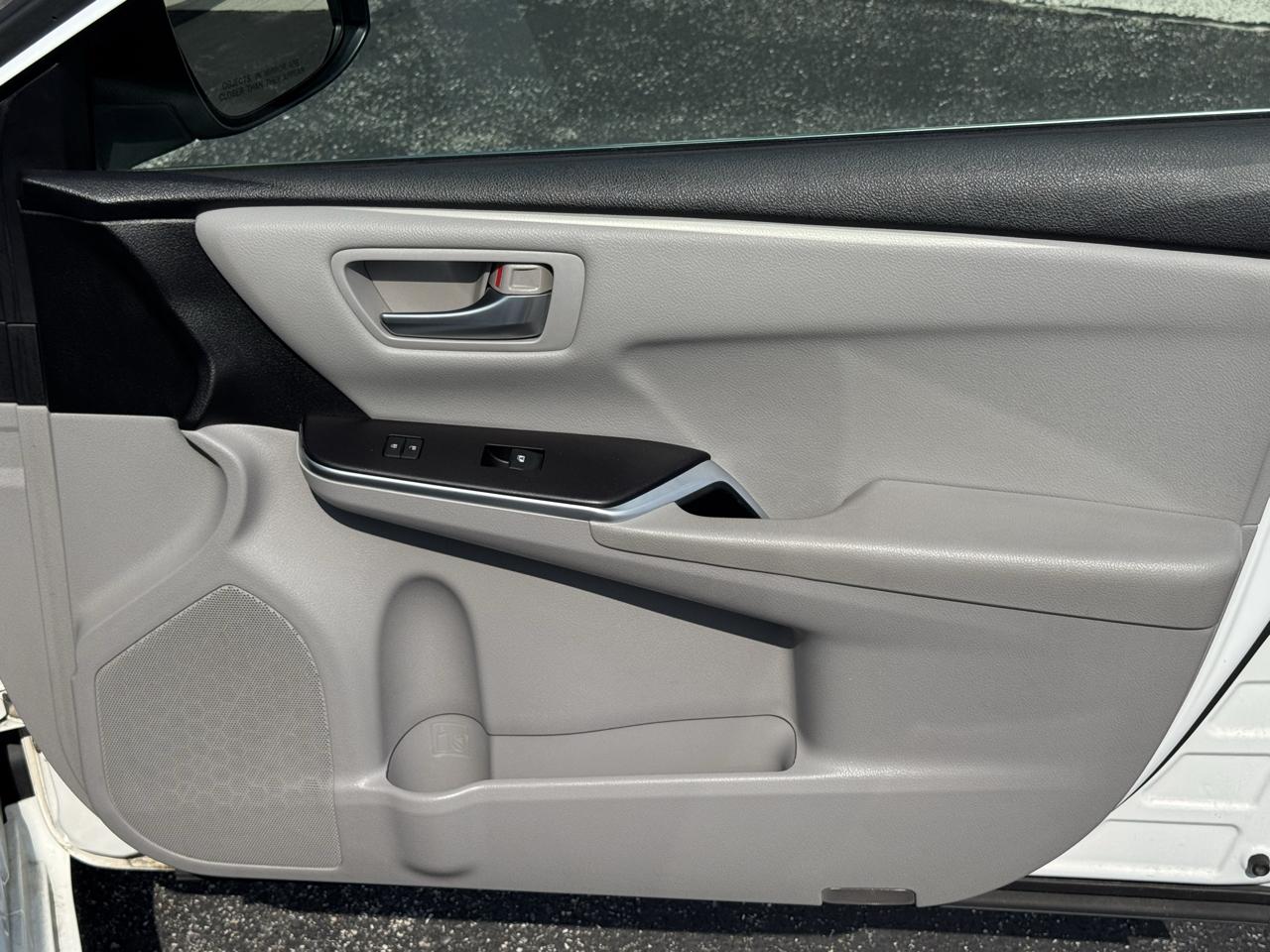 Toyota Camry 4dr Sdn I4 Auto SE w/Special Edition Pkg (Natl) 2016
