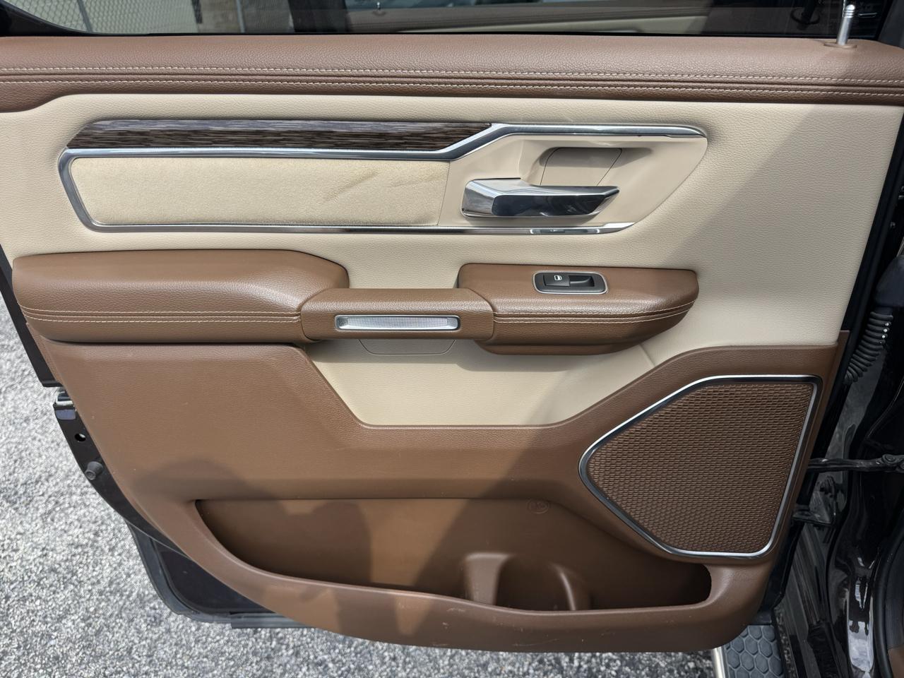 RAM 1500 Laramie 4x4 Crew Cab 6'4" Box 2019